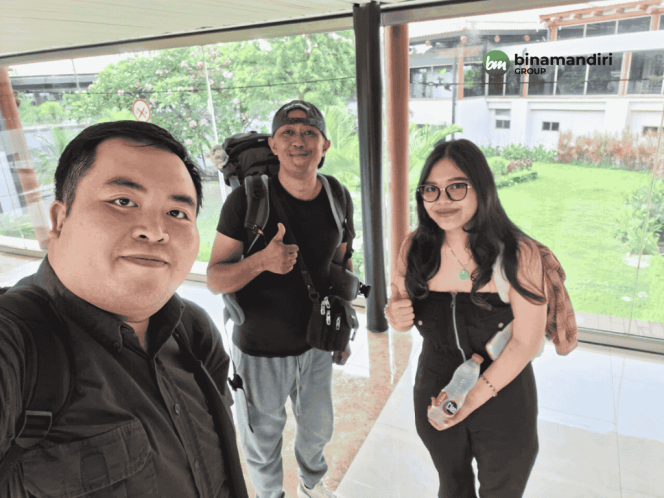 
 Dari kiri ke kanan; Marius, Daman, dan Tzeniver, Sahabat Binamandiri yang segera bekerja di hotel Cyprus